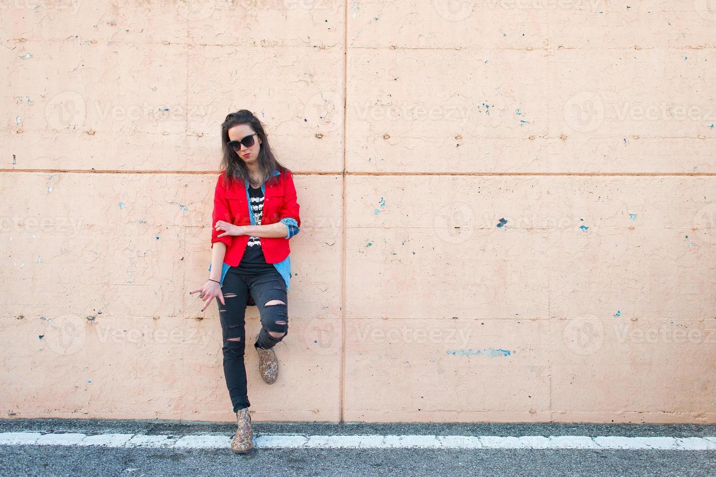 Girl rap against the wall with three fingers photo