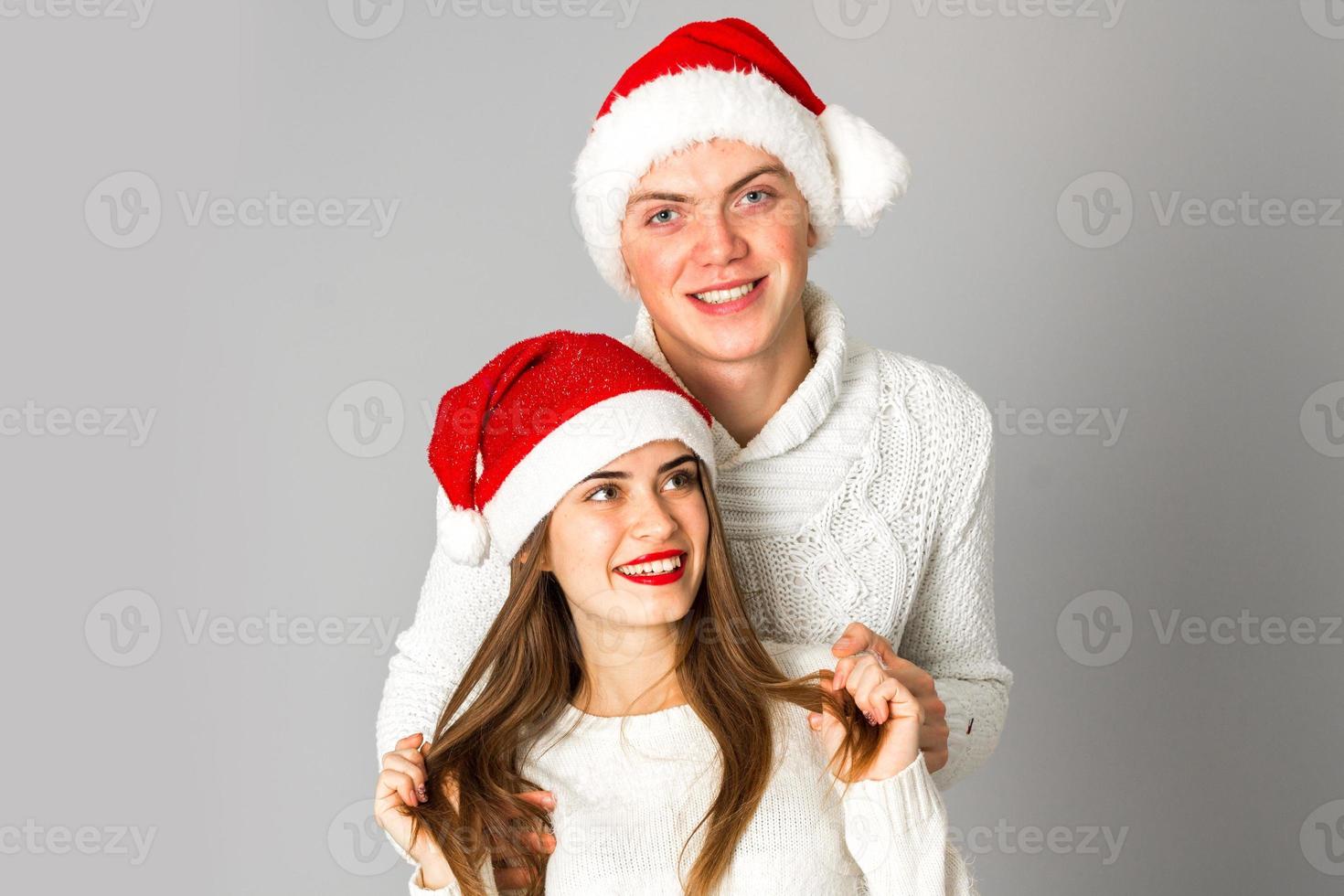 pareja celebra navidad en estudio foto