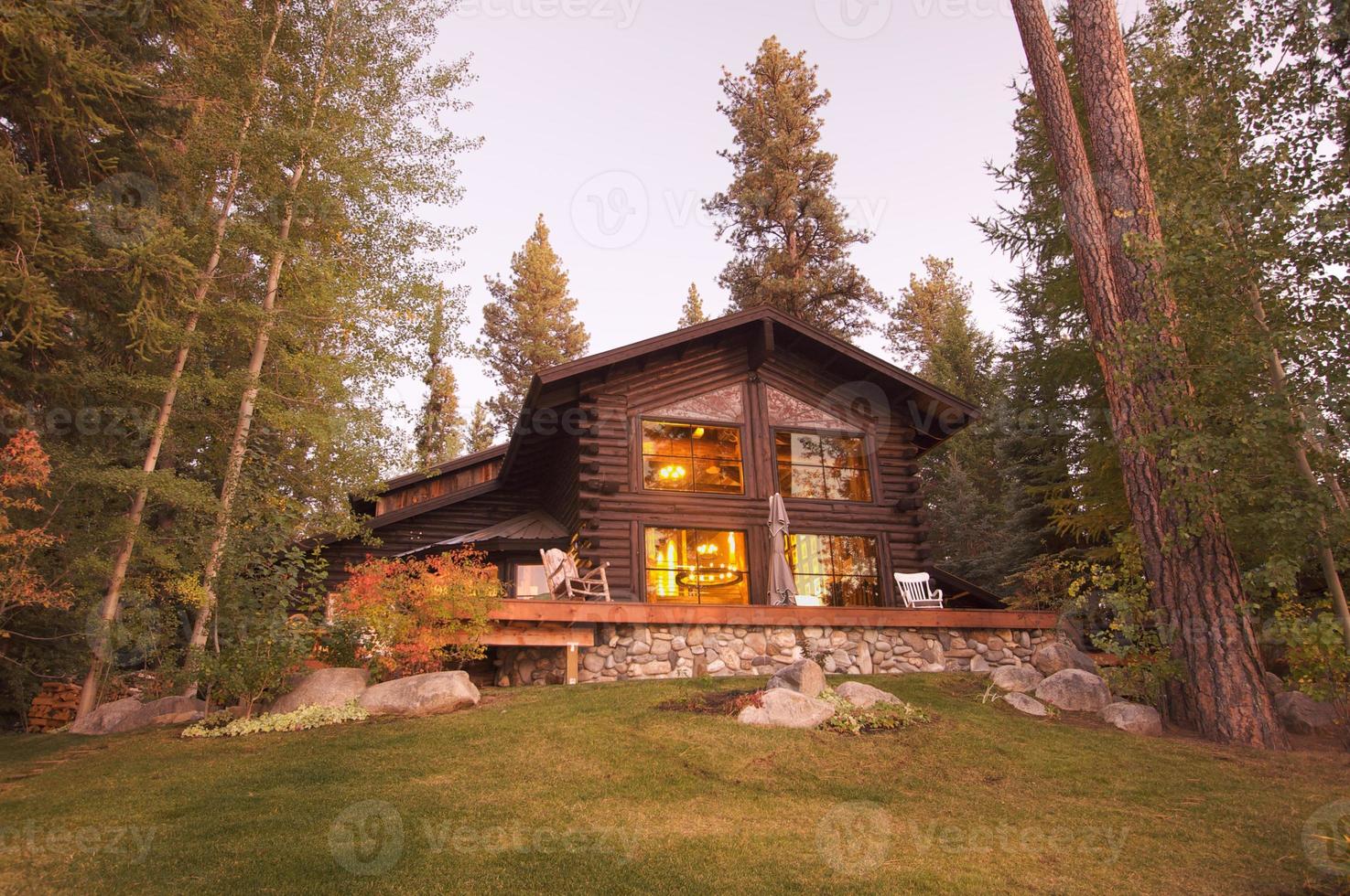 Beautiful Log Cabin Exterior photo