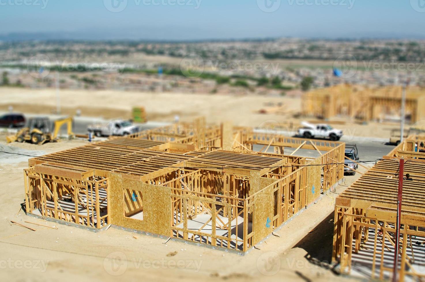 vista aérea del sitio de construcción de casas nuevas con desenfoque de cambio de inclinación foto