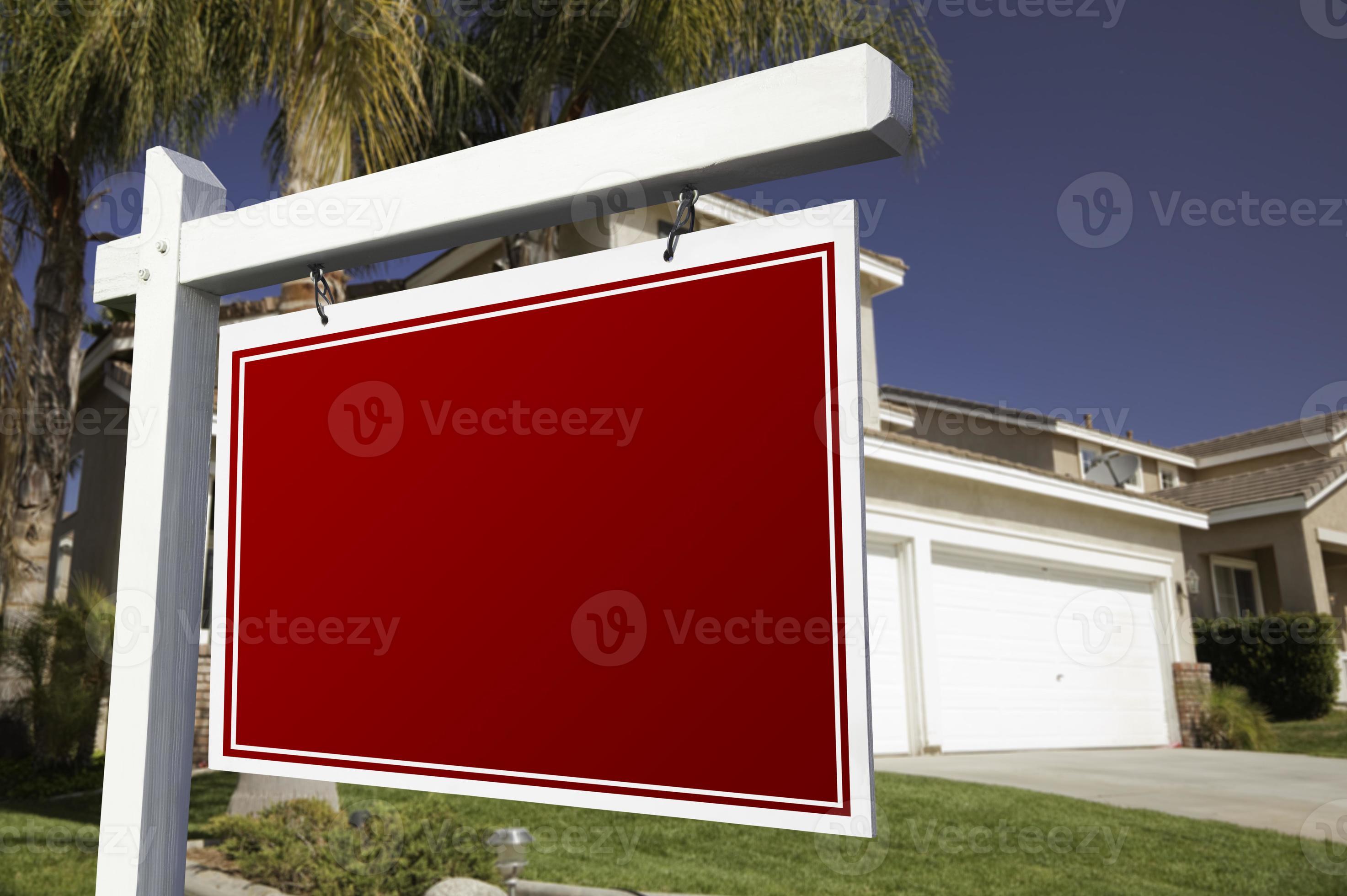 Blank Real Estate Sign and House 16448953 Stock Photo at Vecteezy