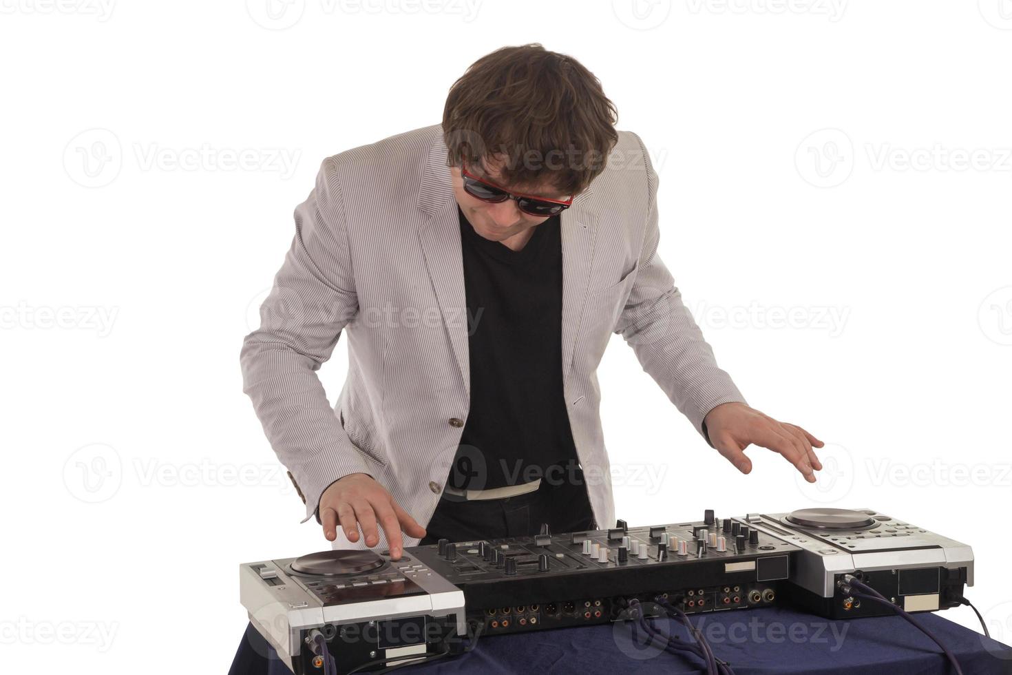 dj con el mezclador foto