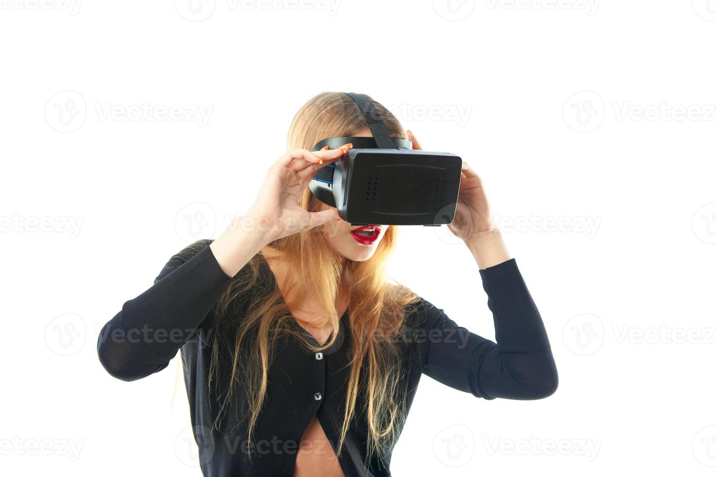 mujer con casco de realidad virtual foto