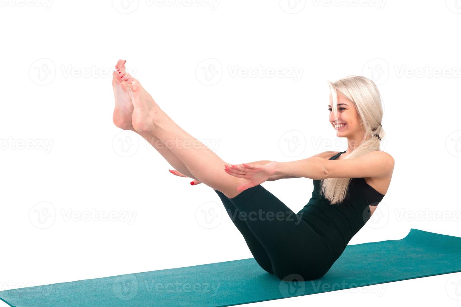 mujer practicando yoga foto