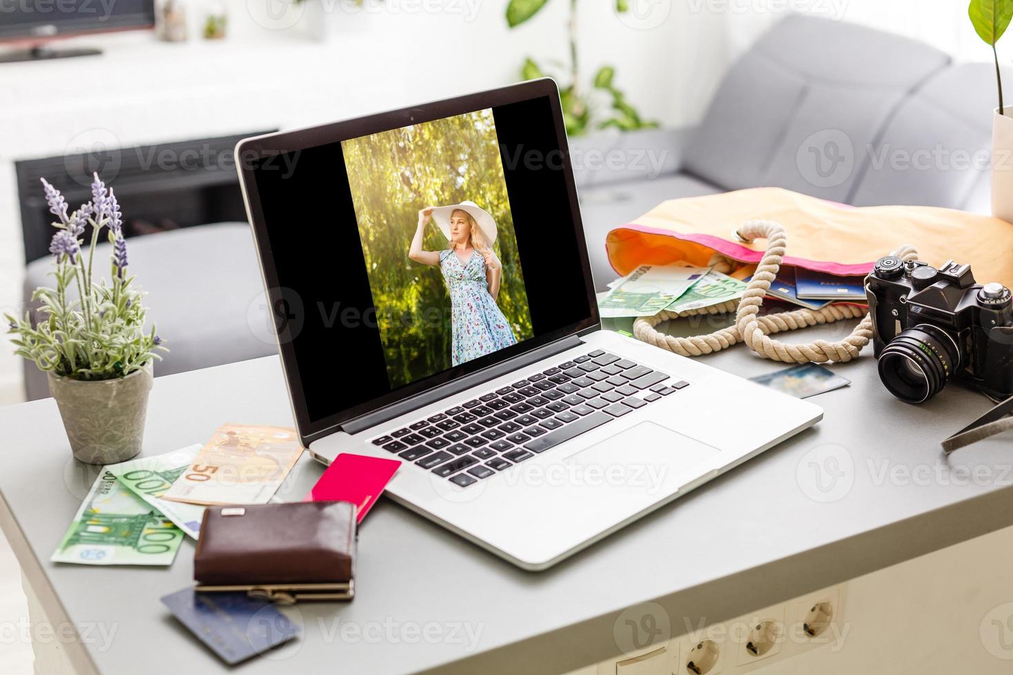 Online shopping website on laptop screen photo