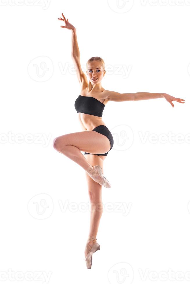 aislado sobre fondo blanco bailarina en traje de entrenamiento foto