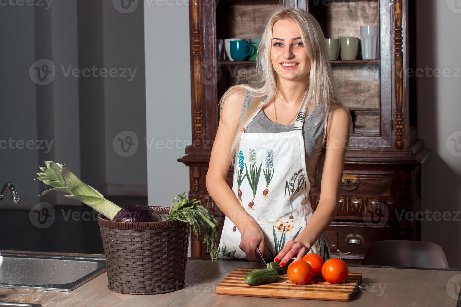 chica con verduras foto