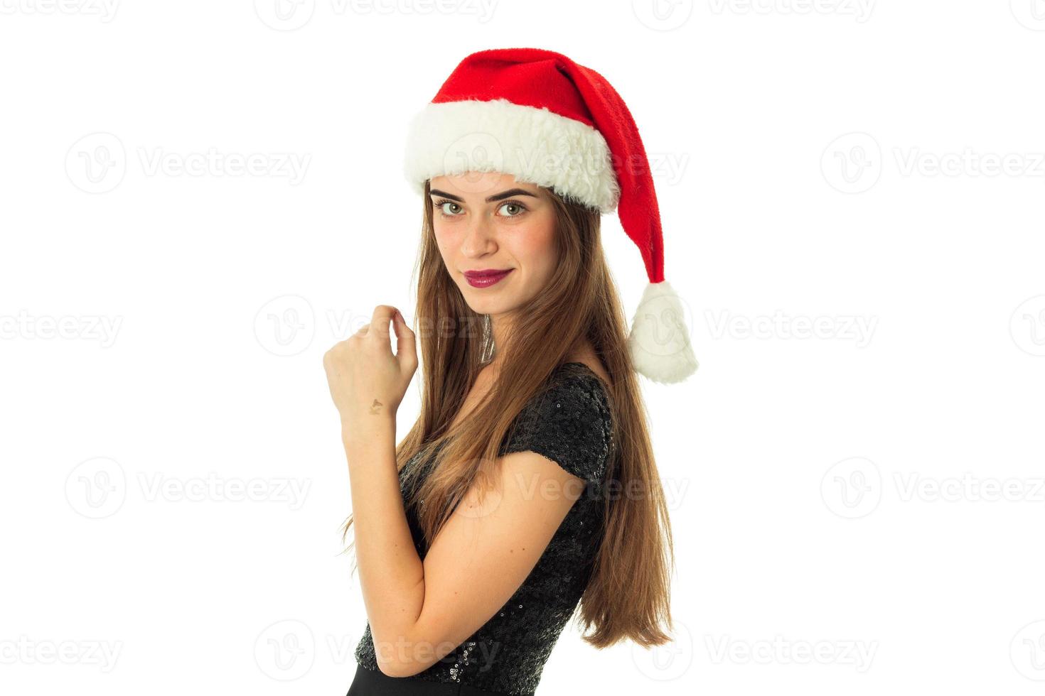 retrato de una linda chica alegre con sombrero de santa foto