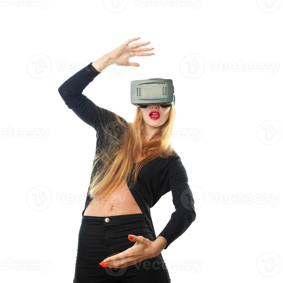 chica con gafas de realidad virtual foto