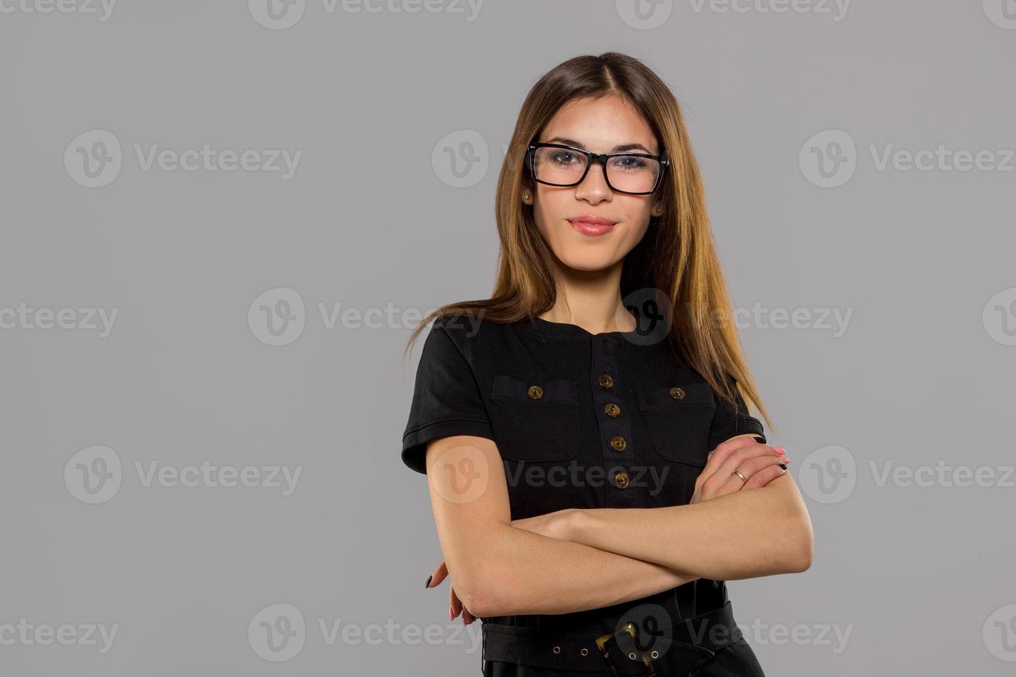 mujer posando con gafas foto
