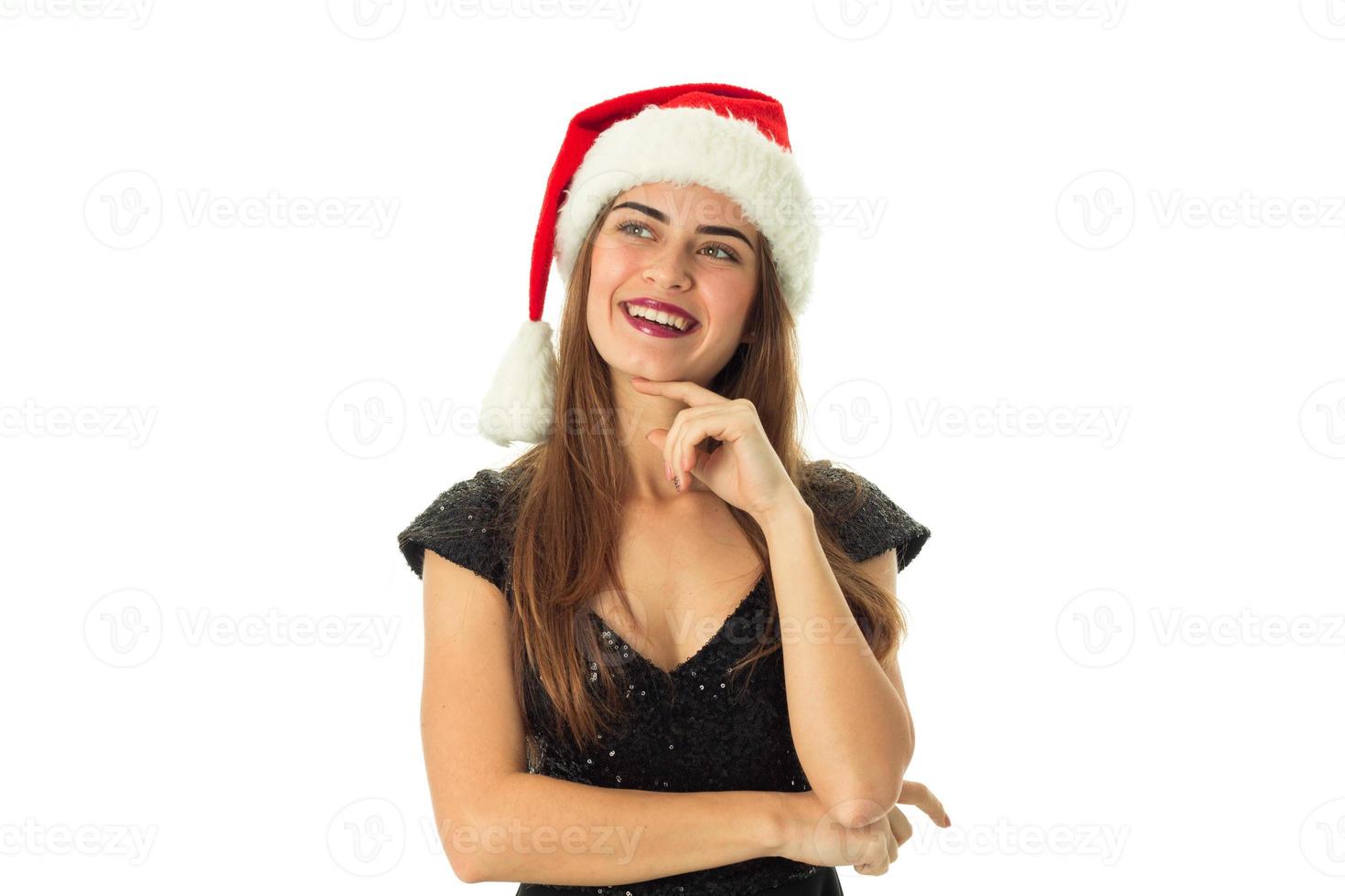 encantadora niña feliz con sombrero de santa foto