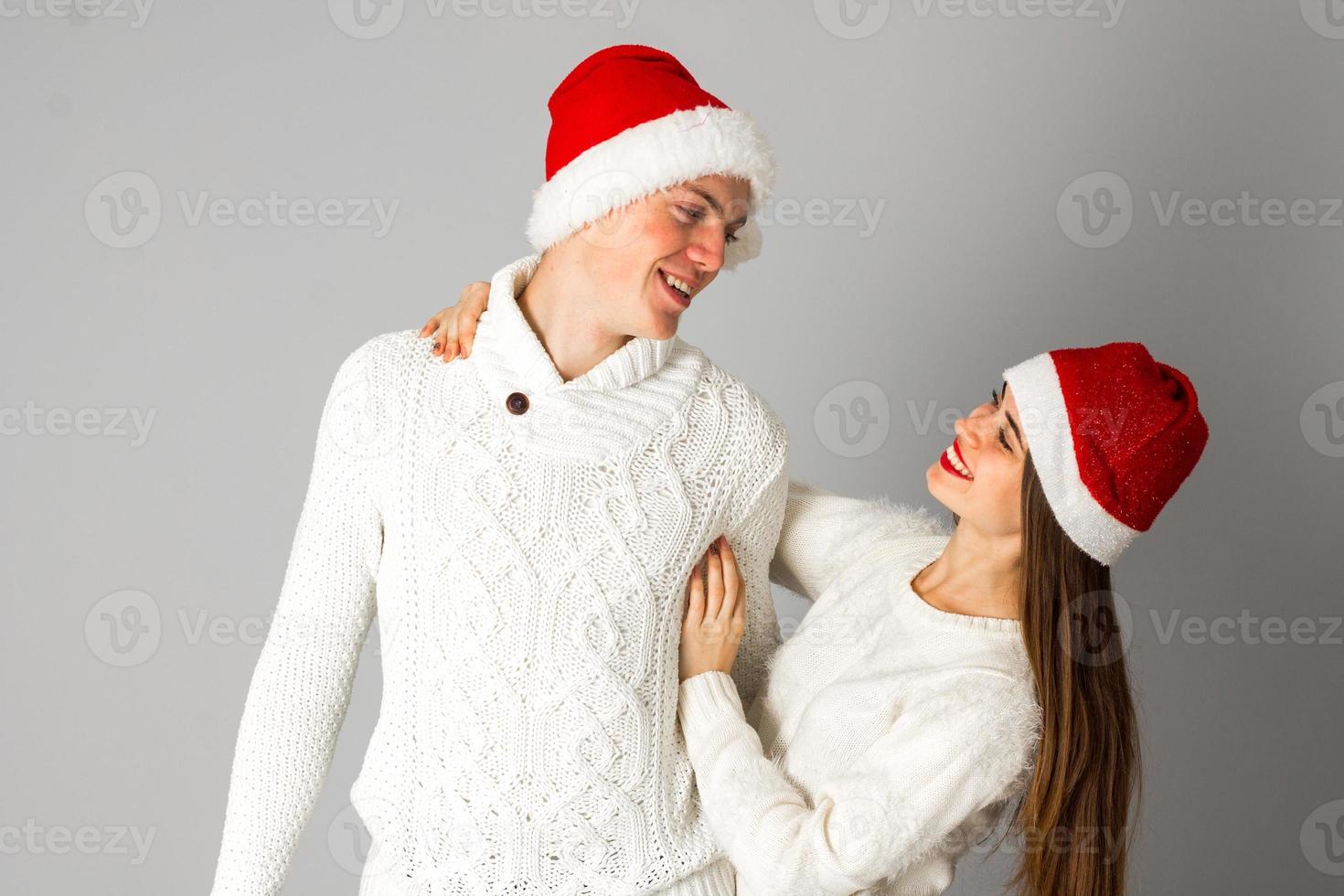 pareja celebra navidad en estudio foto