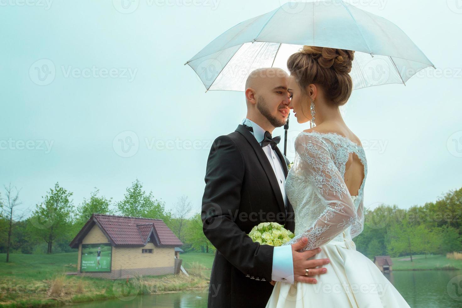 boda de una joven pareja hermosa foto