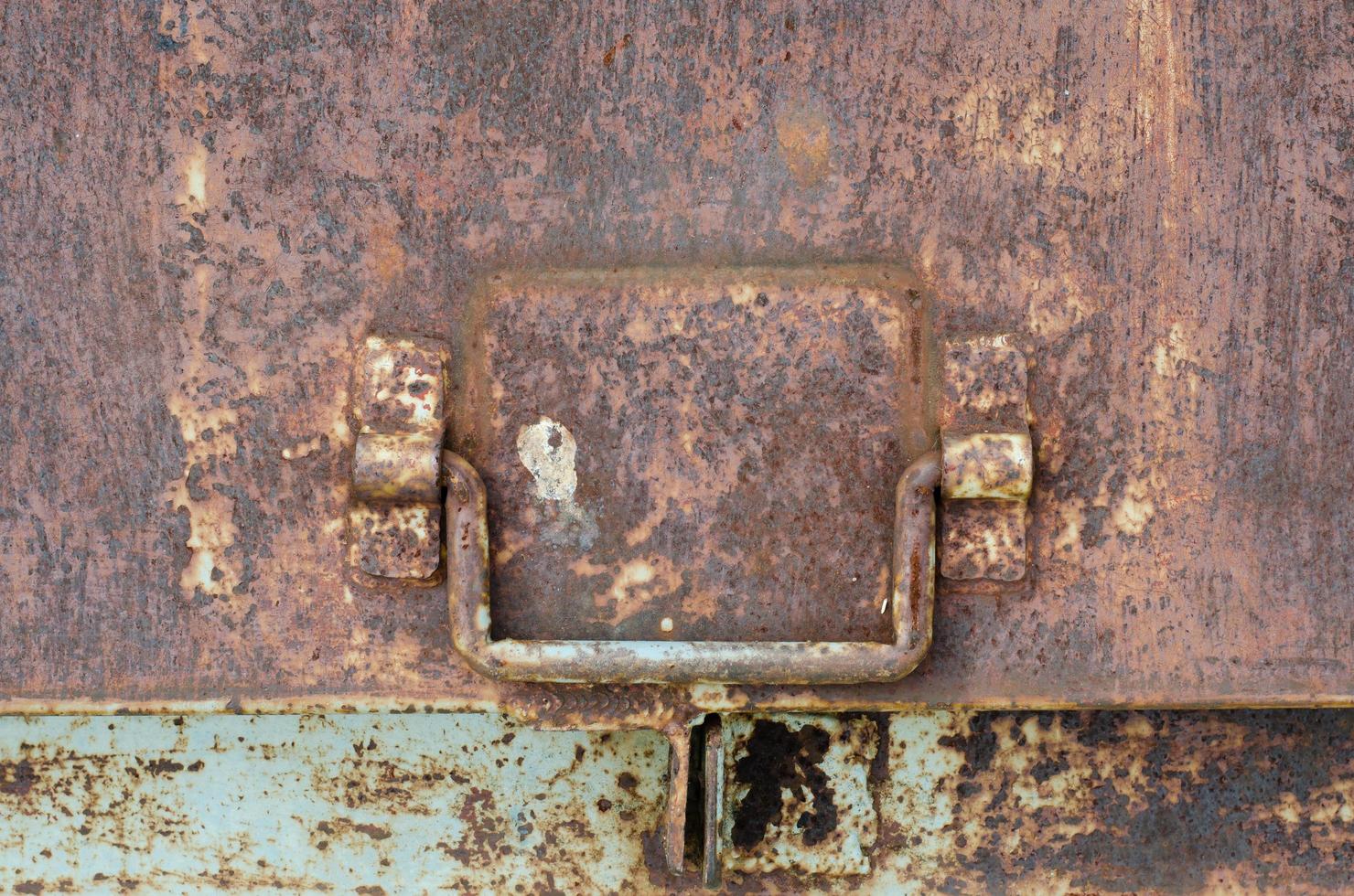 textura oxidada de la puerta vieja en primer plano foto