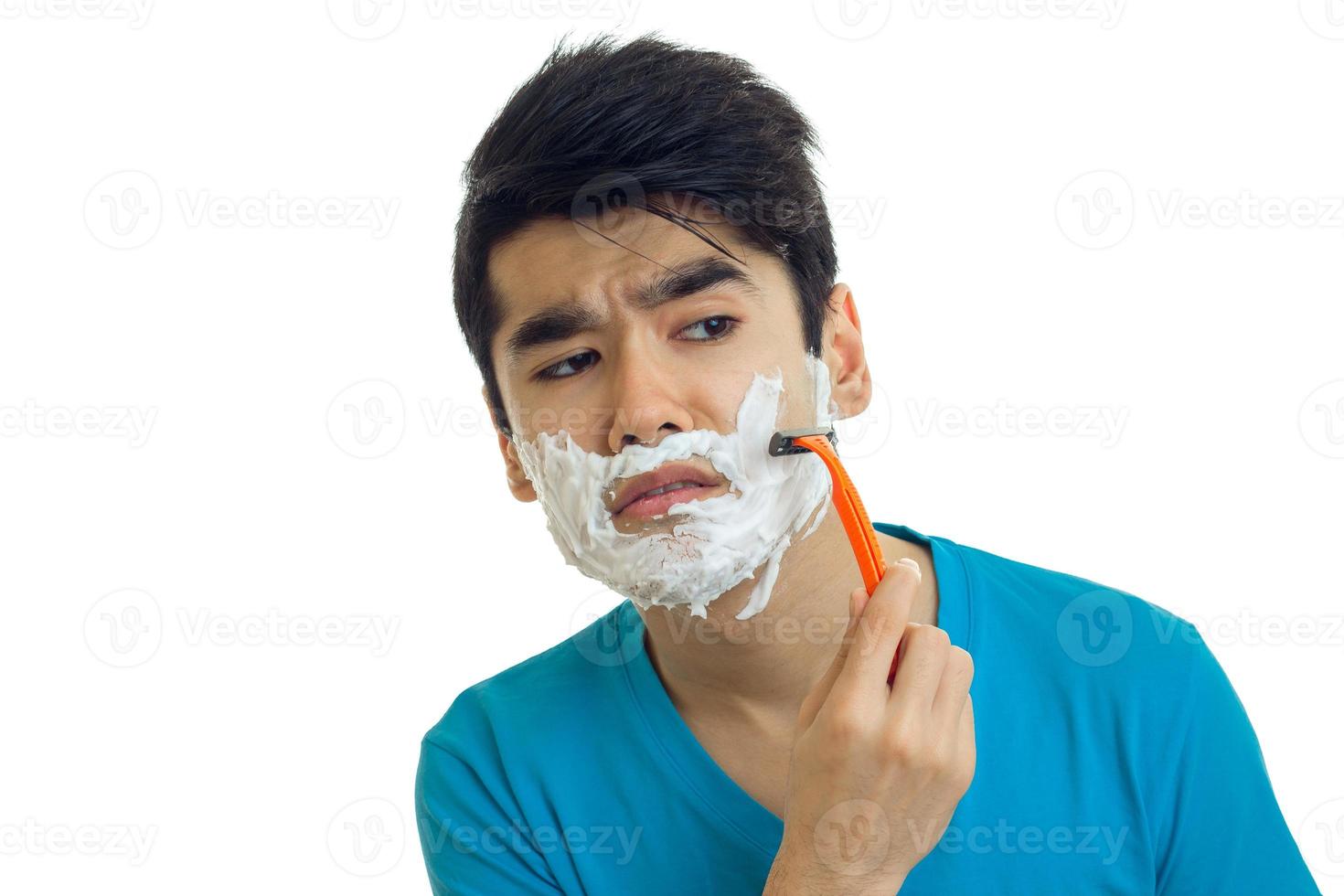 el tipo con la espuma en la cara se afeita foto