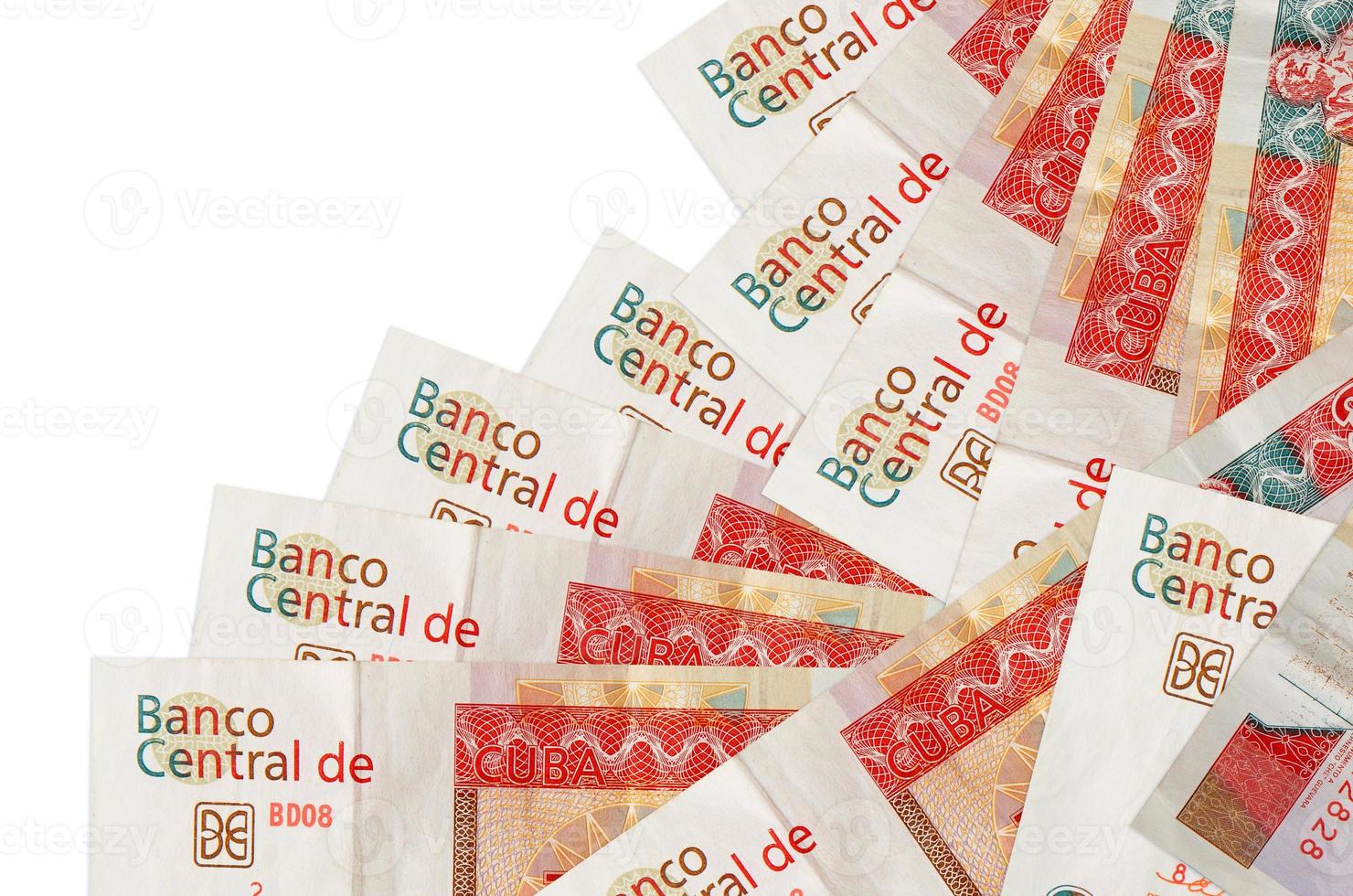 Los billetes convertibles de 3 pesos cubanos se encuentran en diferente orden aislados en blanco. concepto de banca local o hacer dinero foto
