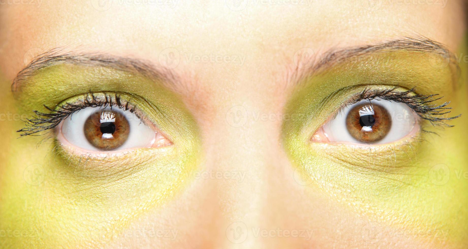 Green eye make-up photo