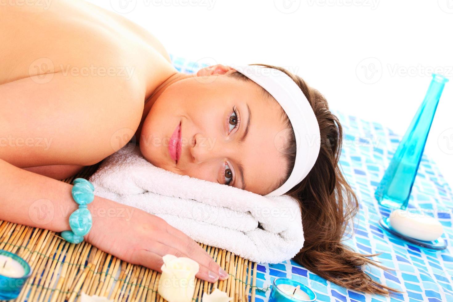 mujer haciendo tratamiento de spa foto