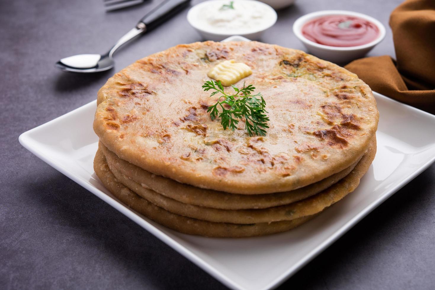 Aloo Gobi Paratha 16584350 Stock Photo at Vecteezy