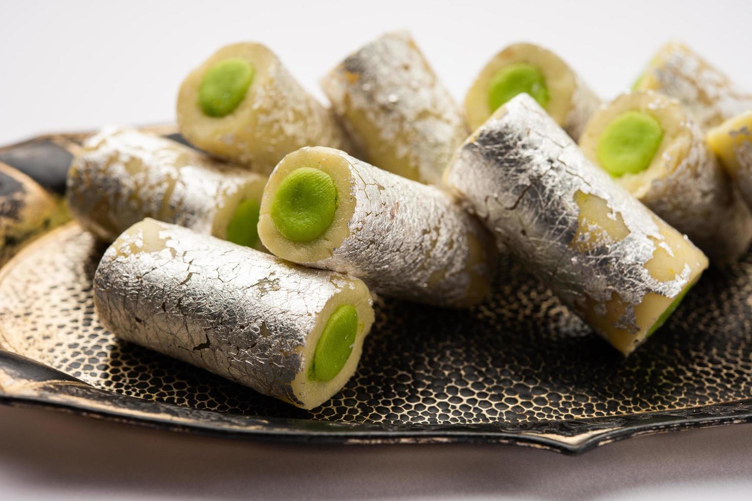 Kaju pista roll ou caju pistachio rolls mithai ou sigar indian