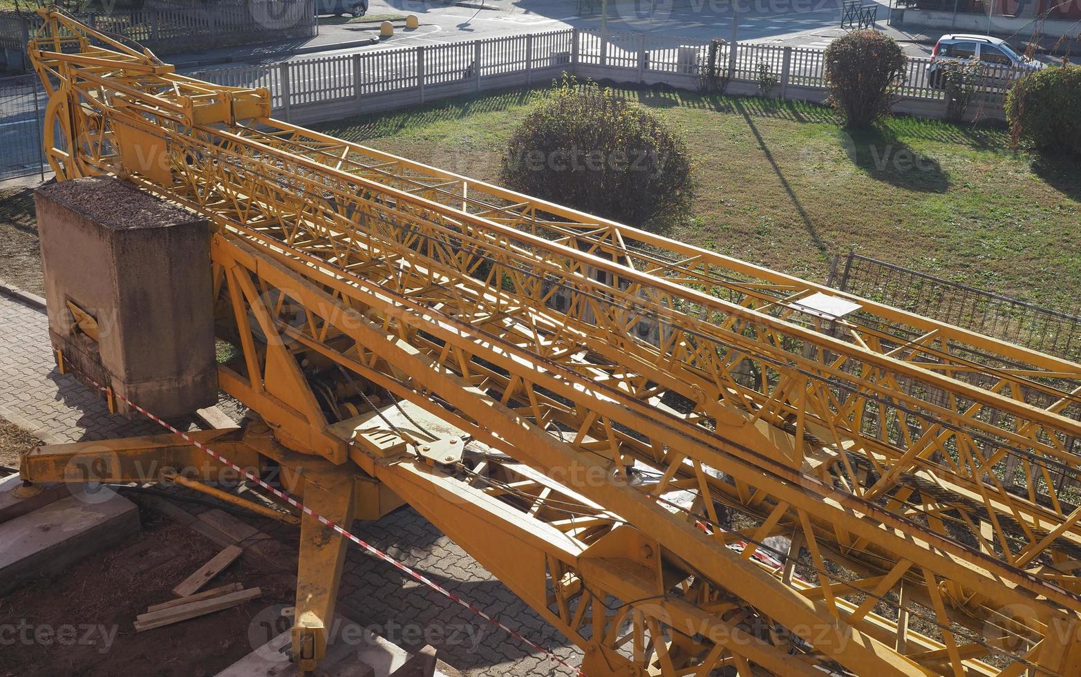 yellow tower crane photo