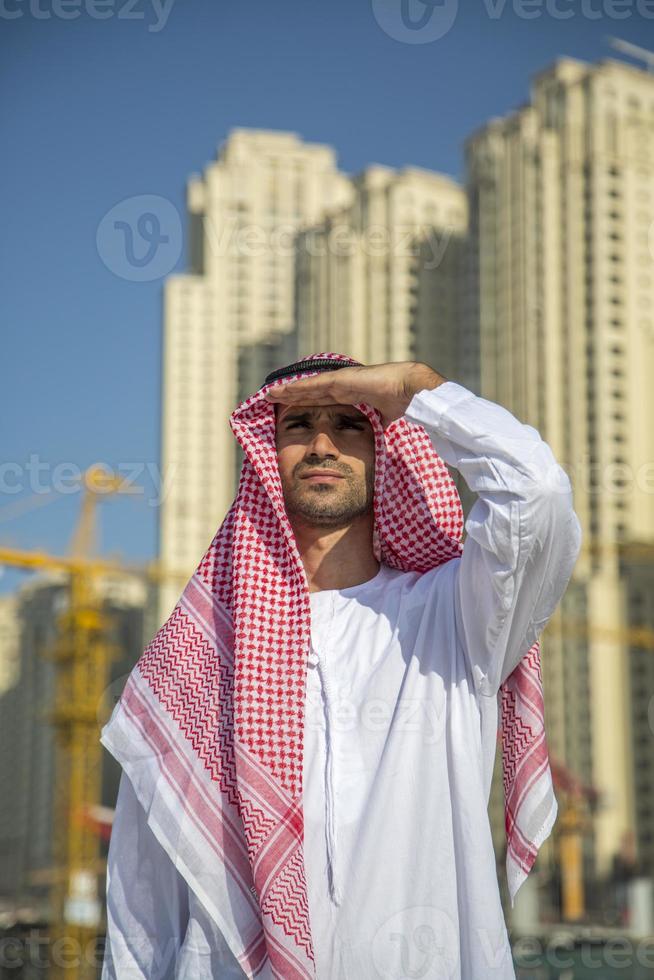 joven hombre de negocios árabe foto