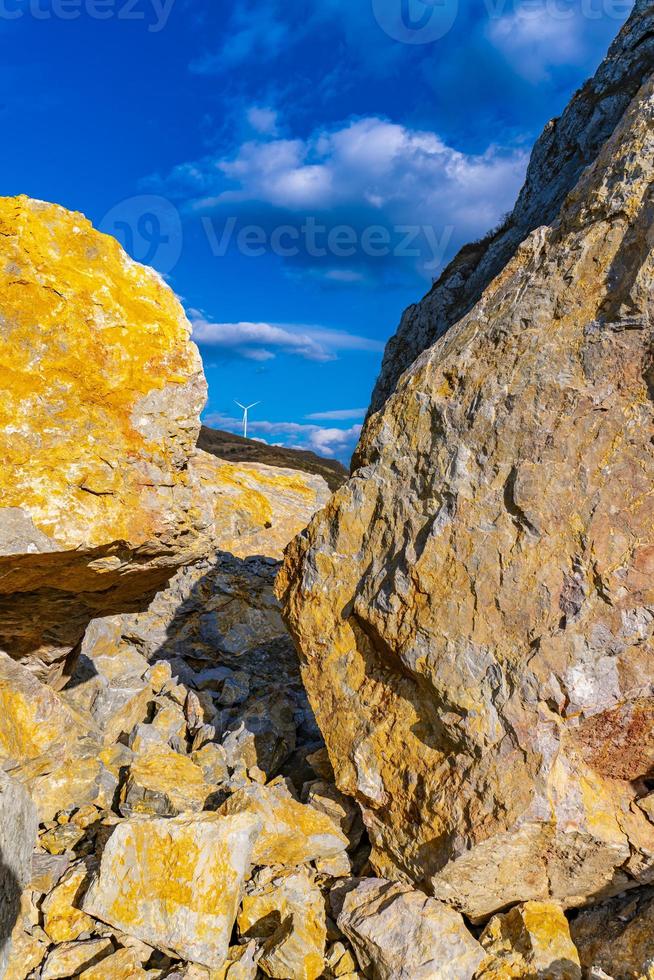 bloques de escombros de roca foto