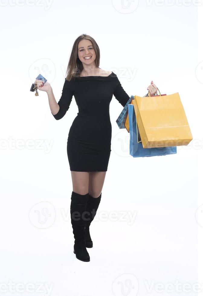 retrato, de, un, feliz, mujer joven, tenencia, bolsas de compras foto