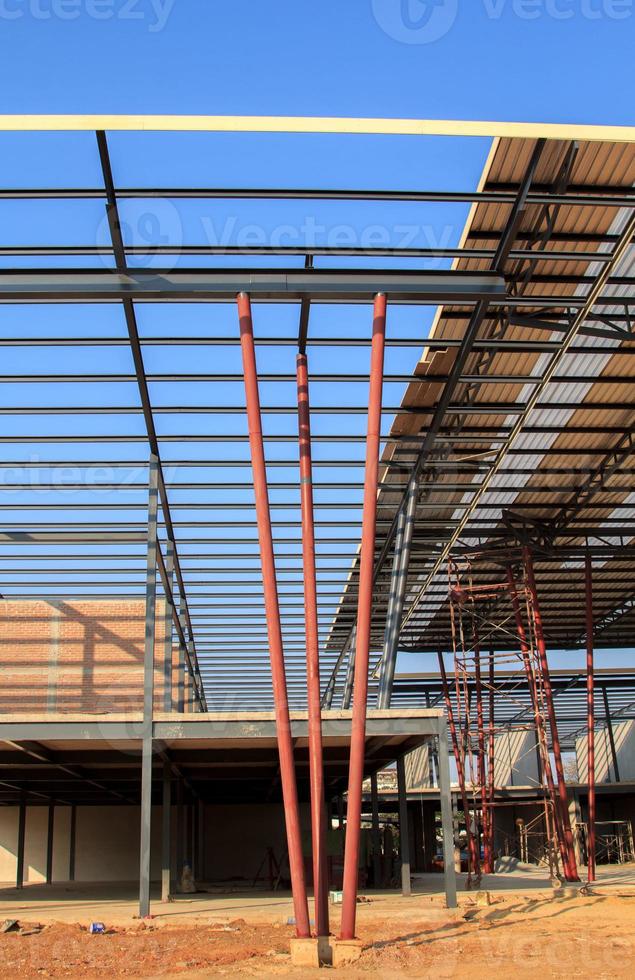 The construction of steel frame, roof, house, office building, shelter to prevent sun and rain by skilled technicians and closely supervised engineers. photo