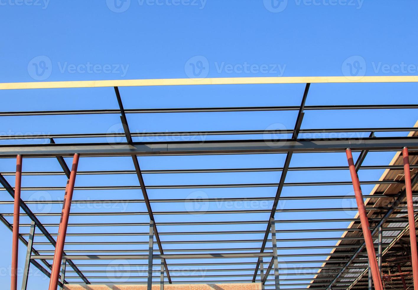 The construction of steel frame, roof, house, office building, shelter to prevent sun and rain by skilled technicians and closely supervised engineers. photo