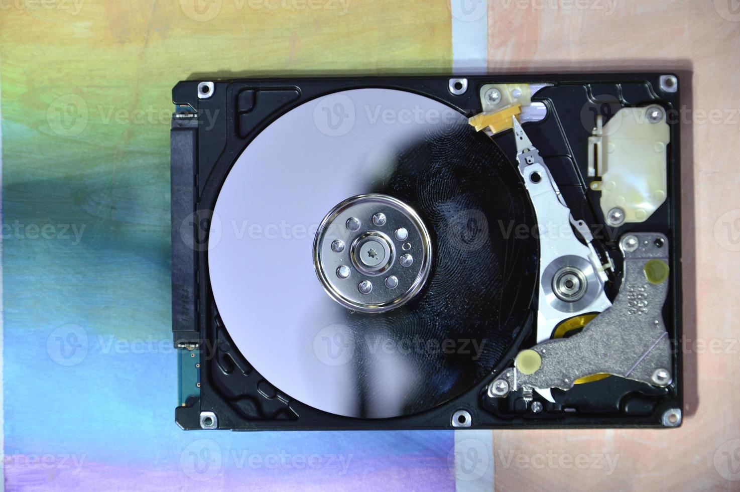 2.5-inch hard disk drives are still popular. photo