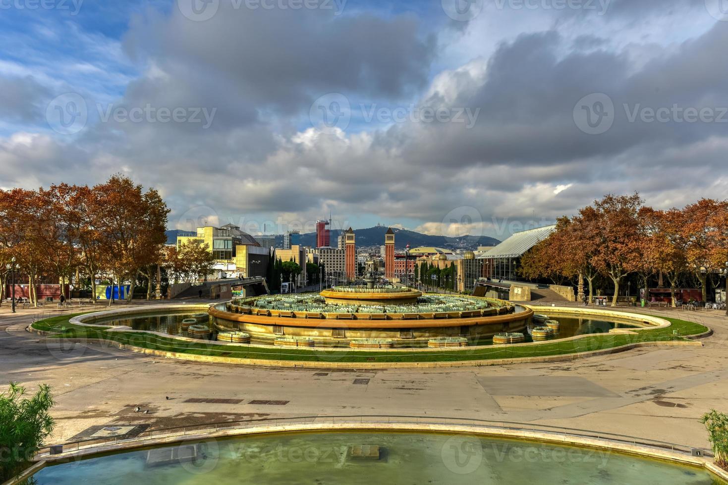 placa de espanya, el museo nacional de barcelona, españa. foto