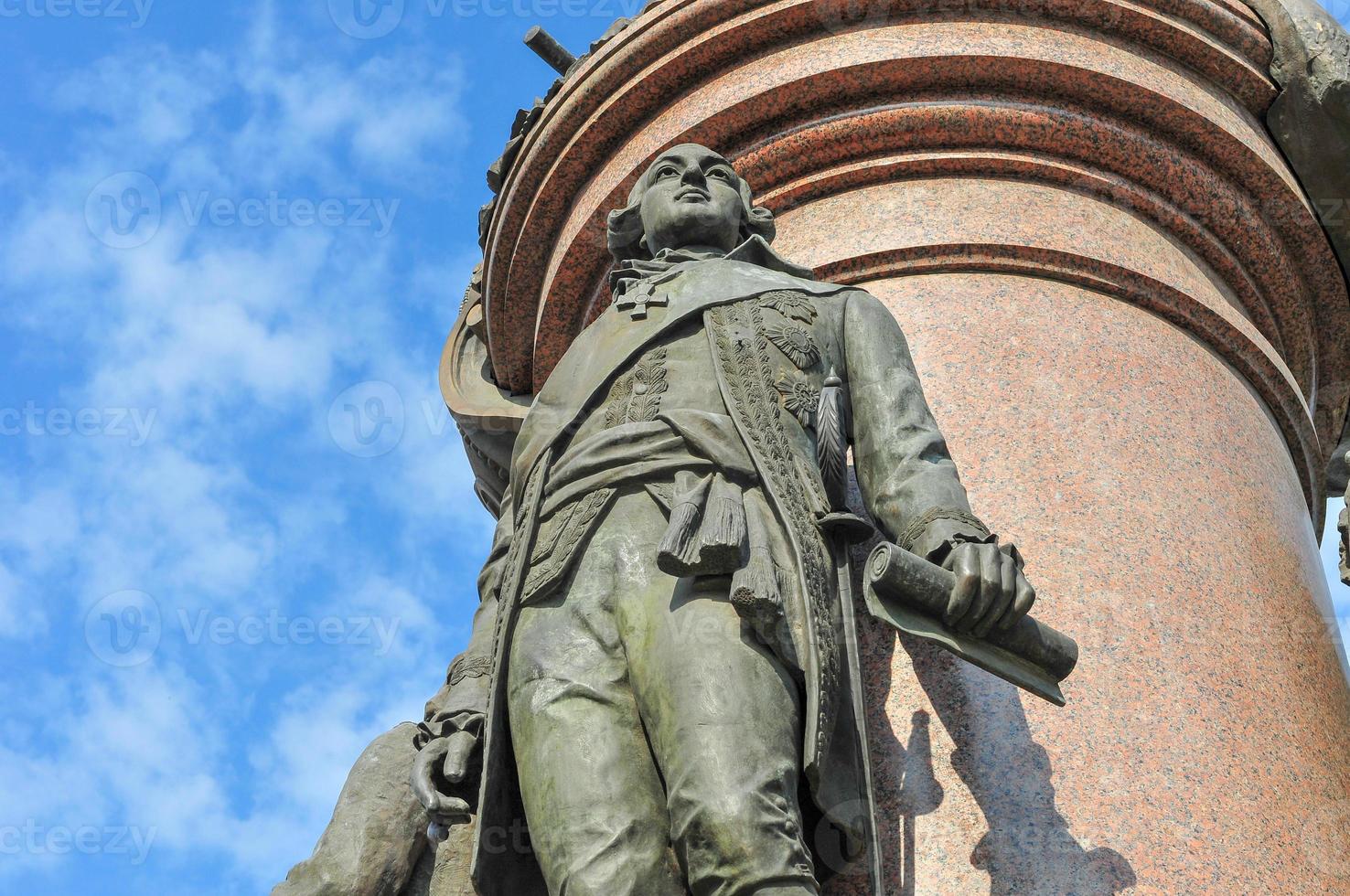 monumento de catalina ii la grande y a los fundadores de odessa en odessa, ucrania. fue construido en 1900. en 1920 fue desmontado por los comunistas y restaurado nuevamente en 2007. foto