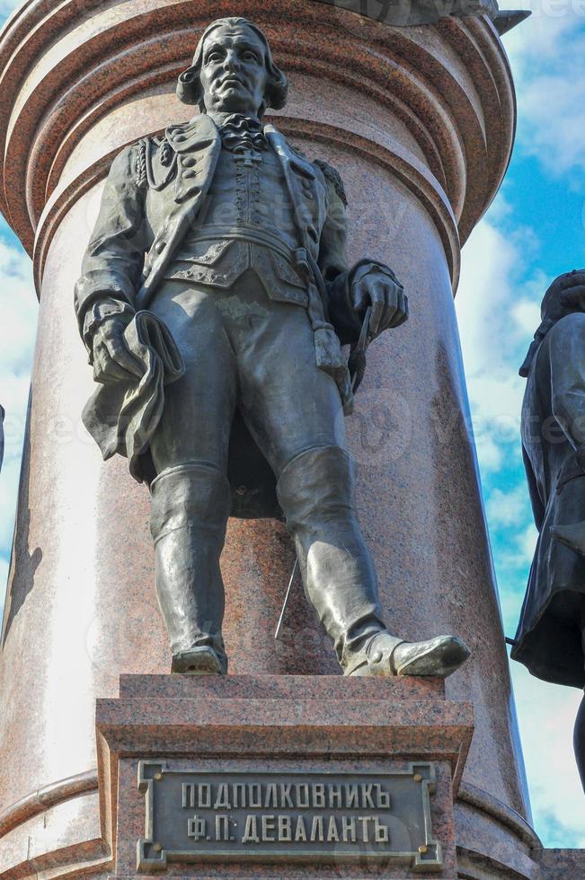 monumento de catalina ii la grande y a los fundadores de odessa en odessa, ucrania. fue construido en 1900. en 1920 fue desmontado por los comunistas y restaurado nuevamente en 2007. foto