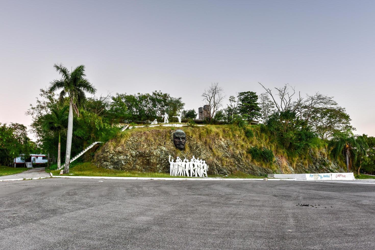 Colina Lenin - a bronze sculpture of Lenin from 1984 in Regla, Havana. Surrounding the bronze sculpture are twelve white human figures, 2022 photo