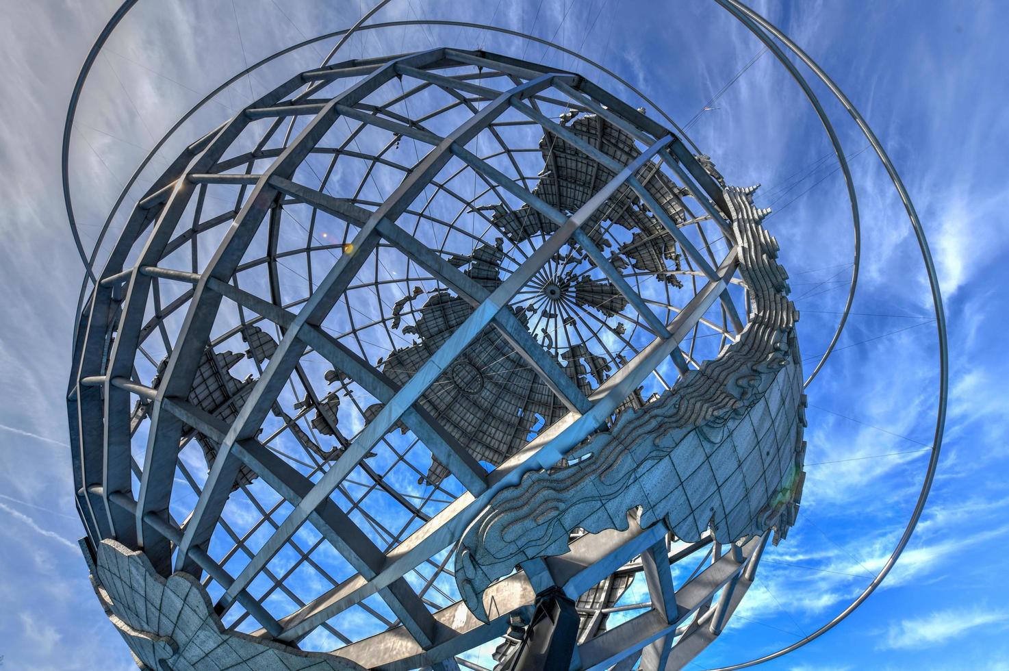 rubor, nueva york - 21 de abril de 2018 - el icónico unisphere en el parque corona de prados de rubor en queens, nyc. la estructura de 12 pisos se encargó para la feria mundial de nyc de 1964. foto
