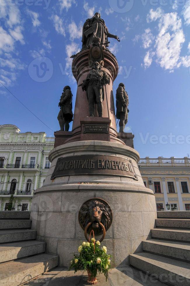 monumento de catalina ii la grande y a los fundadores de odessa en odessa, ucrania. fue construido en 1900. en 1920 fue desmontado por los comunistas y restaurado nuevamente en 2007. foto