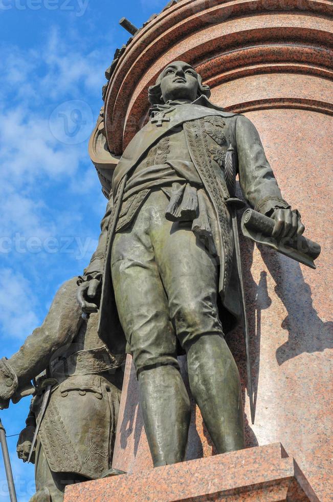 monumento de catalina ii la grande y a los fundadores de odessa en odessa, ucrania. fue construido en 1900. en 1920 fue desmontado por los comunistas y restaurado nuevamente en 2007. foto