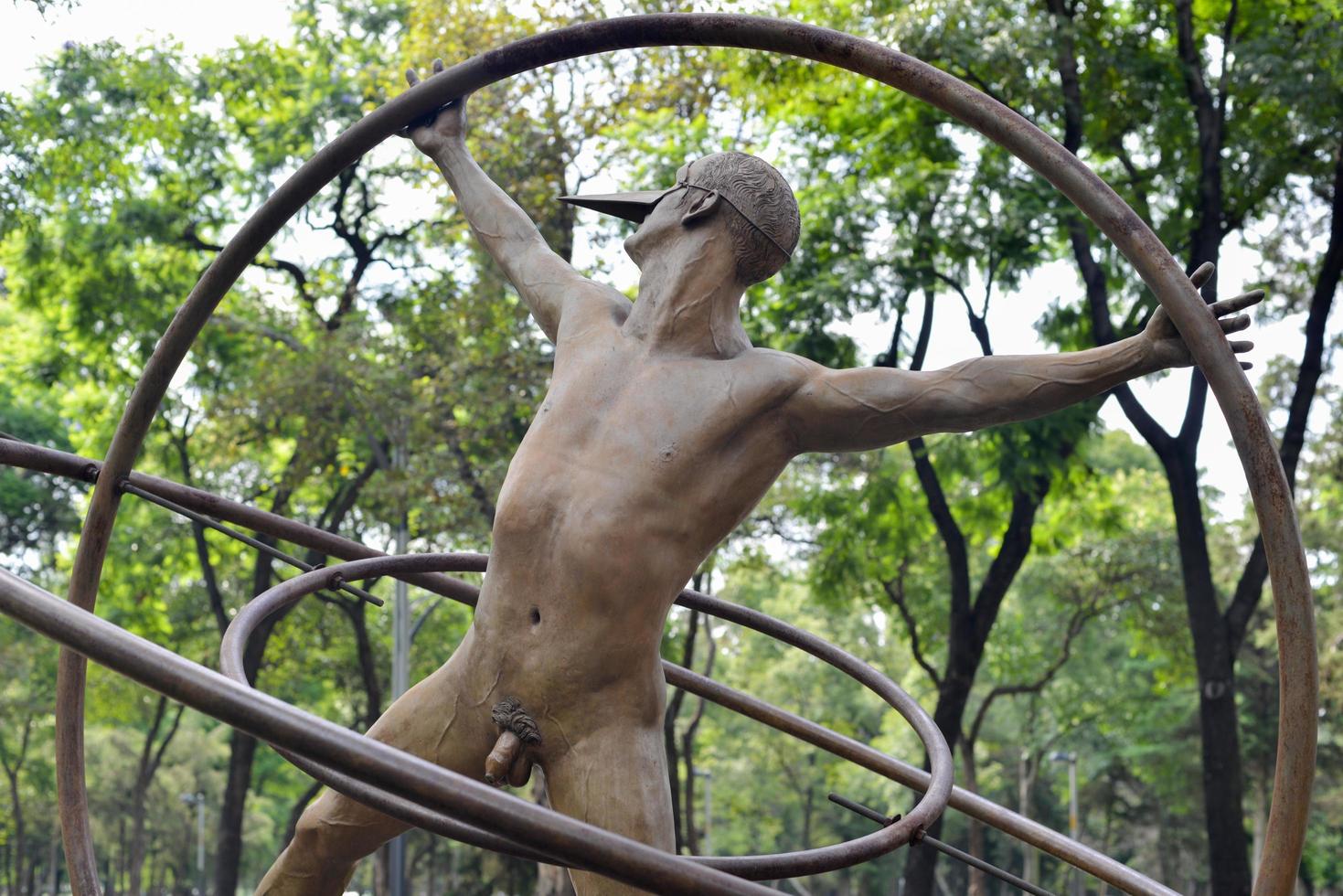 ciudad de méxico, méxico - 3 de julio de 2013 - esculturas de bronce del artista contemporáneo jorge marin a lo largo del paseo de la reforma en la ciudad de méxico, méxico. foto