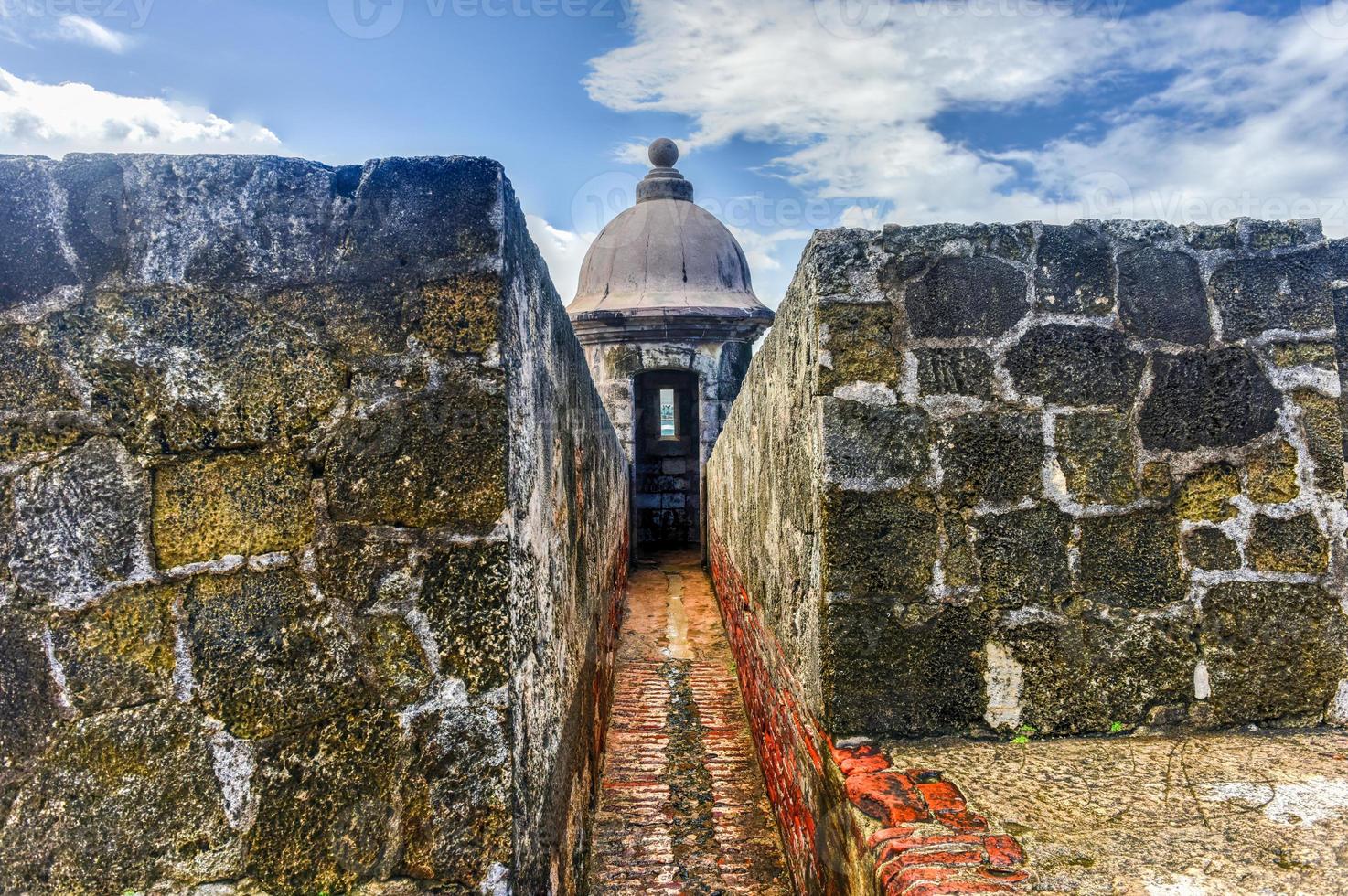 castillo san felipe del morro también conocido como fuerte san felipe del morro o castillo del morro. es una ciudadela del siglo XVI ubicada en san juan, puerto rico. foto