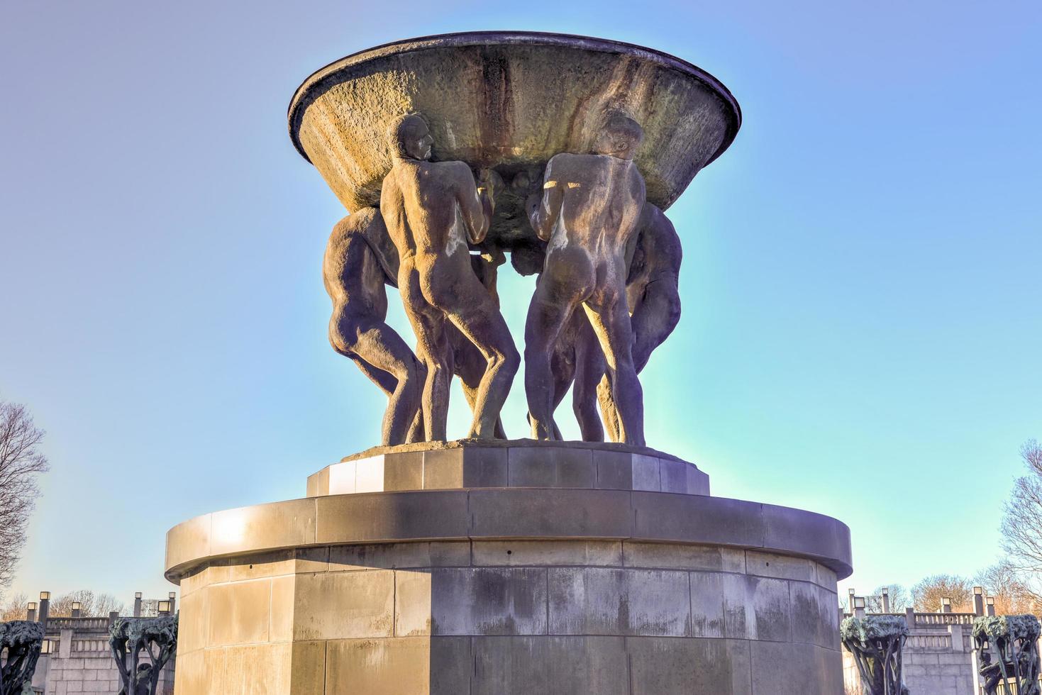 escultura en el parque vigeland en oslo, noruega, 2022 foto