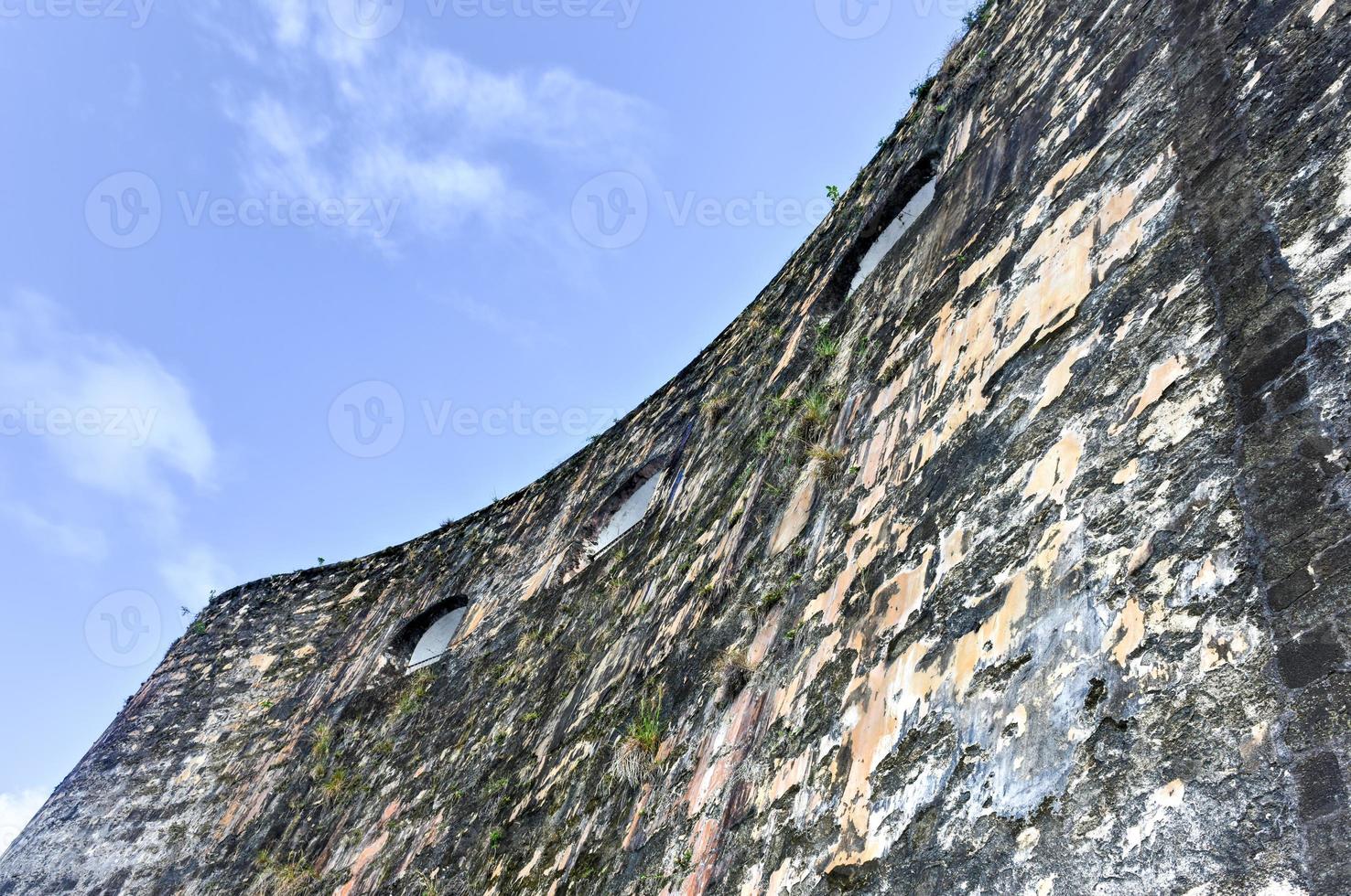 castillo san felipe del morro también conocido como fuerte san felipe del morro o castillo del morro. es una ciudadela del siglo XVI ubicada en san juan, puerto rico. foto