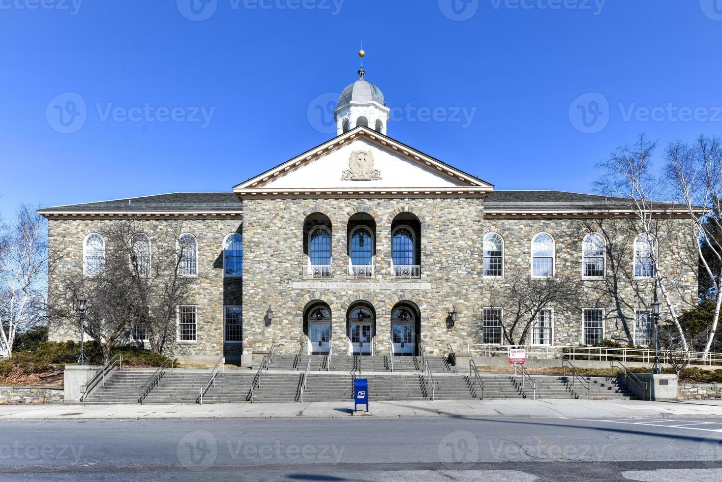 oficina de correos de estados unidos, poughkeepsie, nueva york, ubicada en la intersección de las calles market y mansion en el centro. construido durante el new deal por la administración de progreso de obras. foto