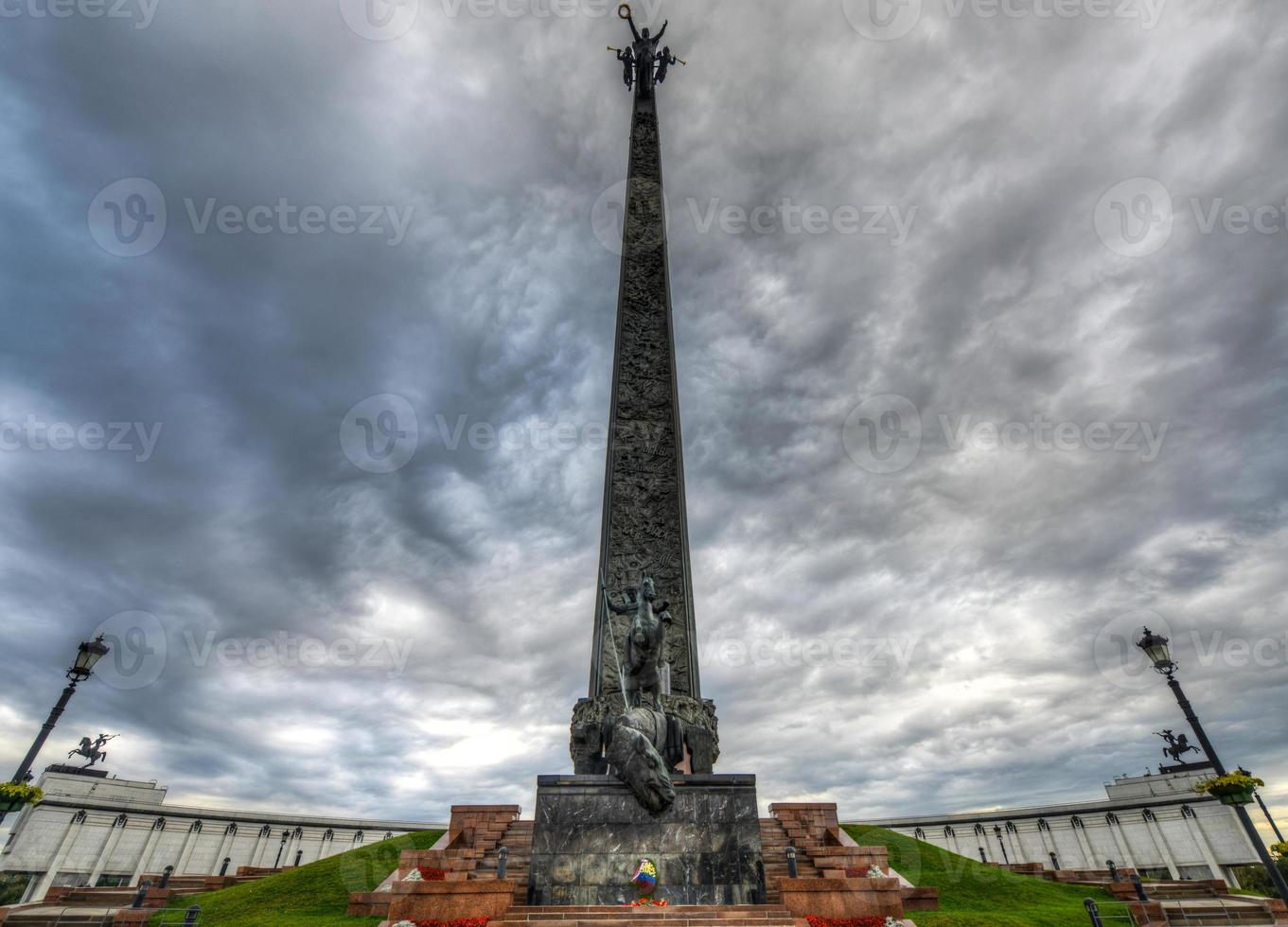 obelisco de la colina poklonnaya foto