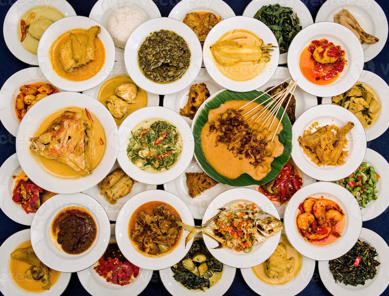 vista superior de la cocina de indonesia en el plato. comida padang 16652769 Foto de stock en Vecteezy vista superior de la cocina de indonesia en el plato. comida padang 16652769 Foto de stock en Vecteezy