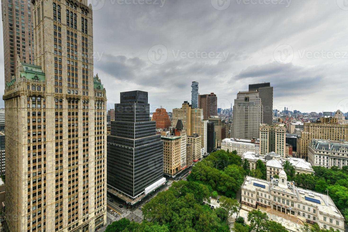 vista aérea panorámica de los rascacielos del bajo manhattan en la ciudad de nueva york. foto