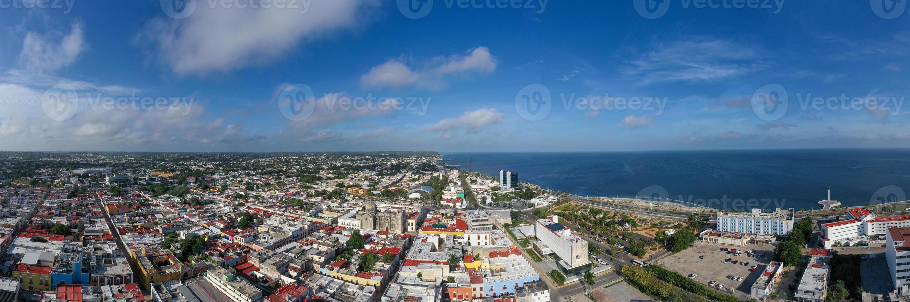 vista panorámica del horizonte de campeche, la capital del estado de campeche, patrimonio de la humanidad en méxico. foto