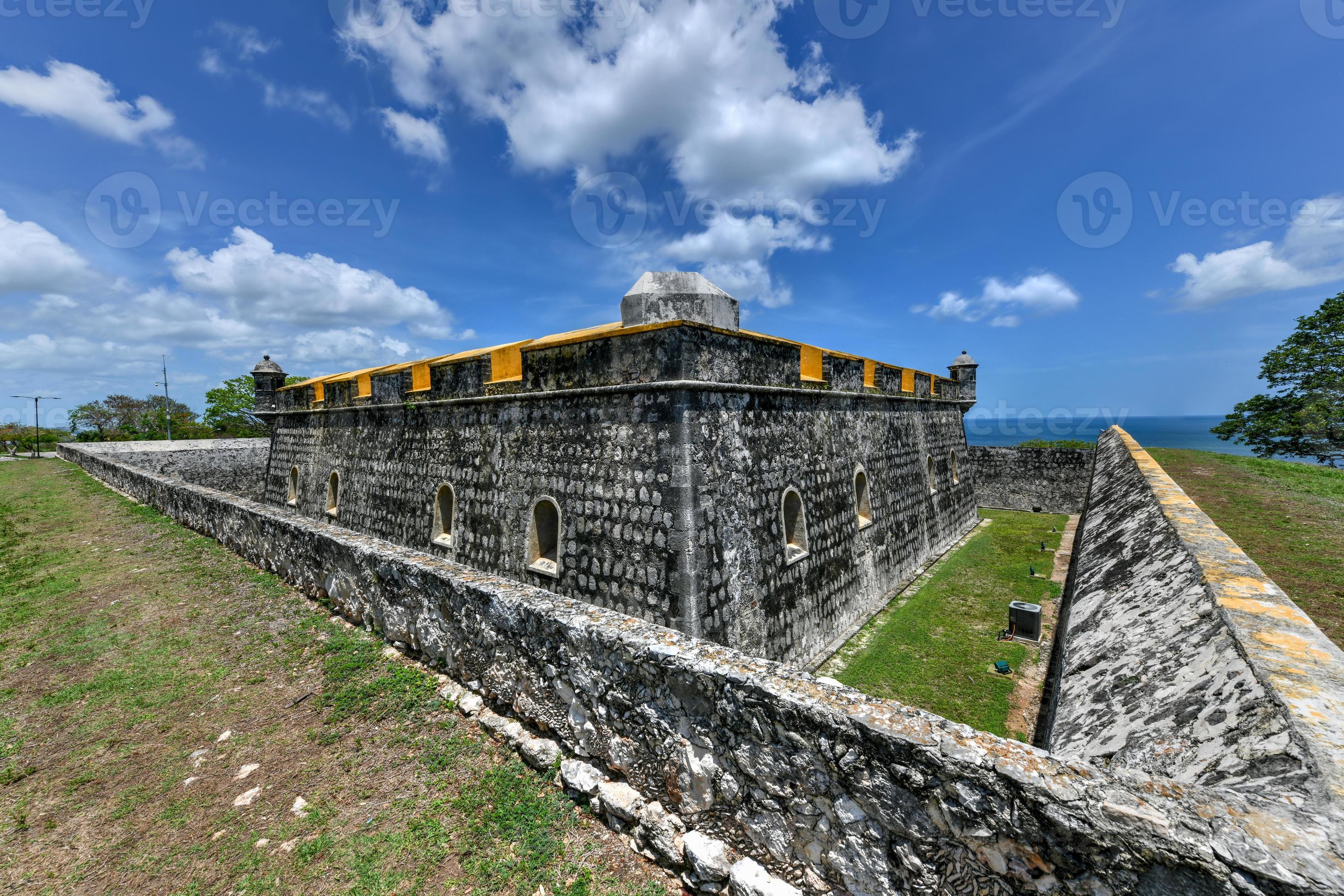 Fort of San Jose el Alto, a Spanish colonial fort in Campeche, Mexico. 16654528 Stock Photo at