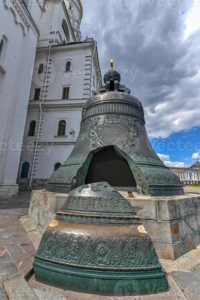 la campana del zar es la más grande del mundo, el kremlin de moscú, rusia foto