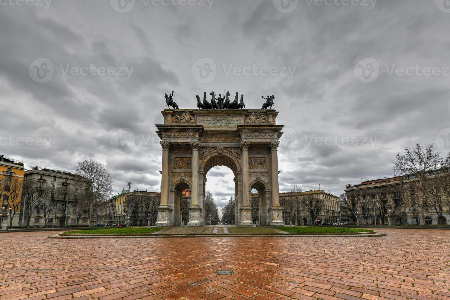 arco de la paz - milán, italia foto